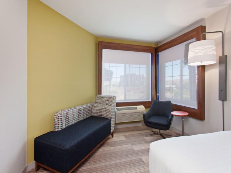 Holiday Inn Express and Suites Corona image