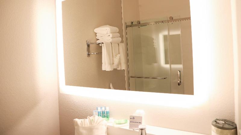 Holiday Inn Express and Suites Colorado Springs No image