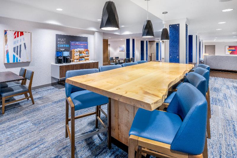 Holiday Inn Express and Suites Colorado Springs Fi image