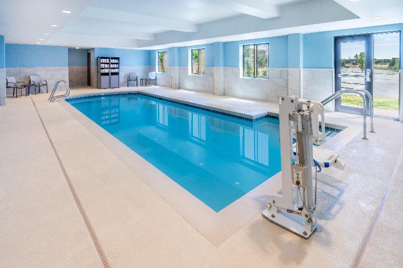 Holiday Inn Express and Suites Colorado Springs Fi image