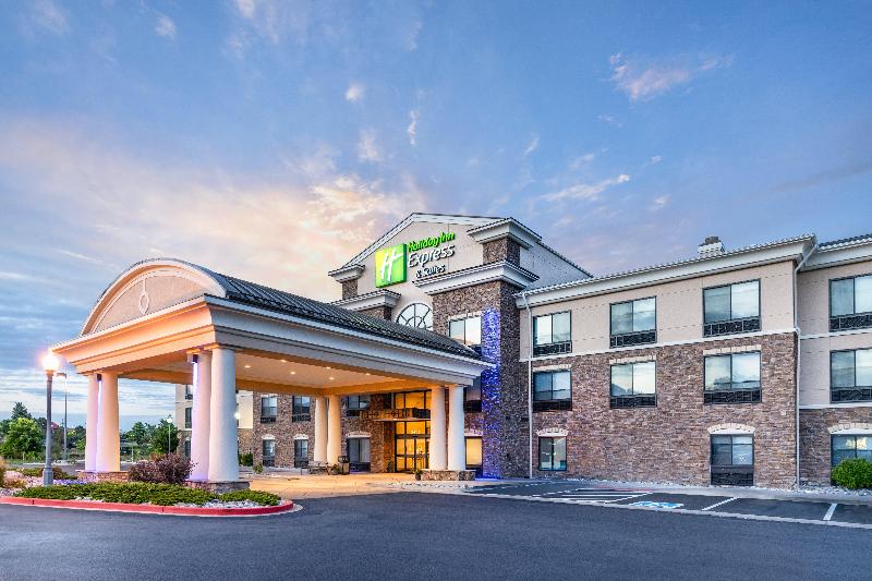Holiday Inn Express and Suites Colorado Springs Fi image