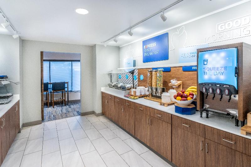 Holiday Inn Express and Suites Colorado Springs Fi image