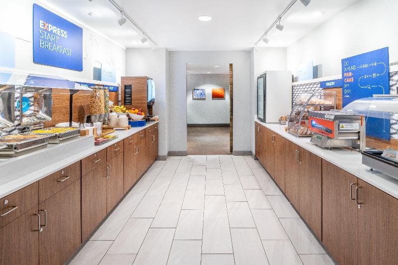 Holiday Inn Express and Suites Colorado Springs Fi image