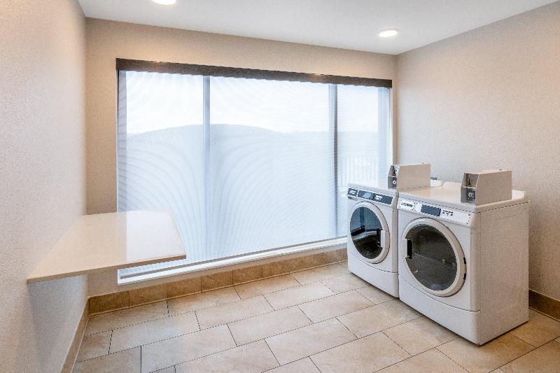 Holiday Inn Express and Suites Colorado Springs Fi image