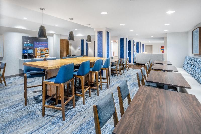 Holiday Inn Express and Suites Colorado Springs Fi image
