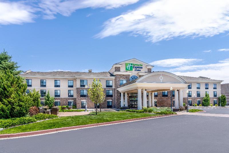 Holiday Inn Express and Suites Colorado Springs Fi image
