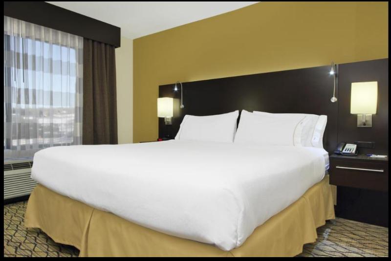 Holiday Inn Express and Suites Colorado Springs Fi image