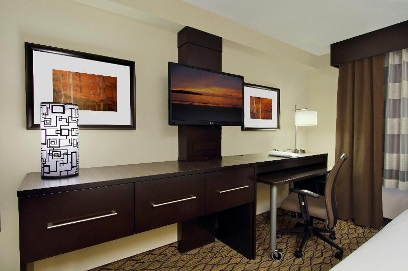 Holiday Inn Express and Suites Colorado Springs Fi image