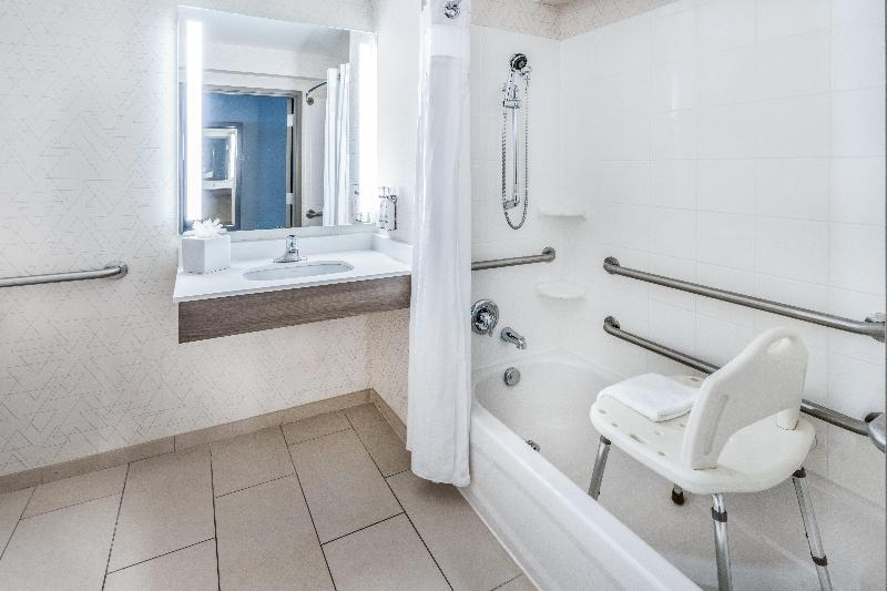 Holiday Inn Express and Suites Colorado Springs Fi image