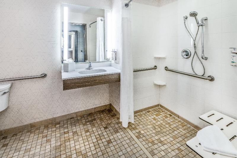 Holiday Inn Express and Suites Colorado Springs Fi image