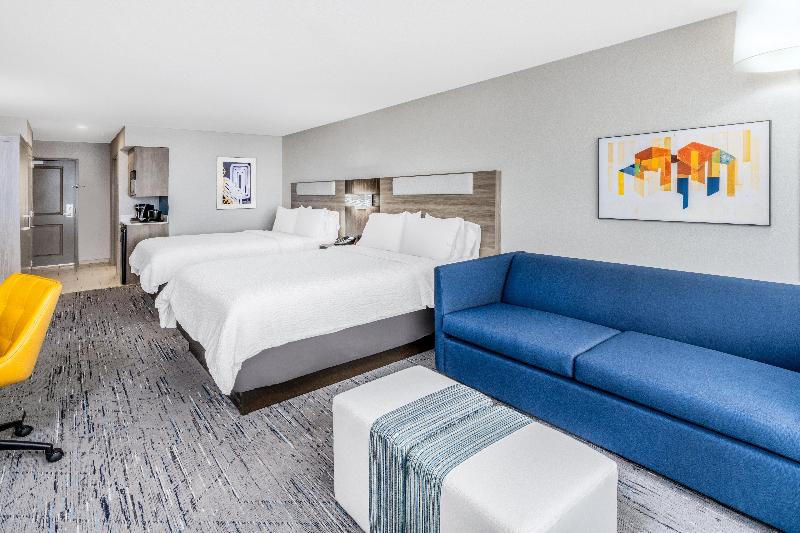 Holiday Inn Express and Suites Colorado Springs Fi image