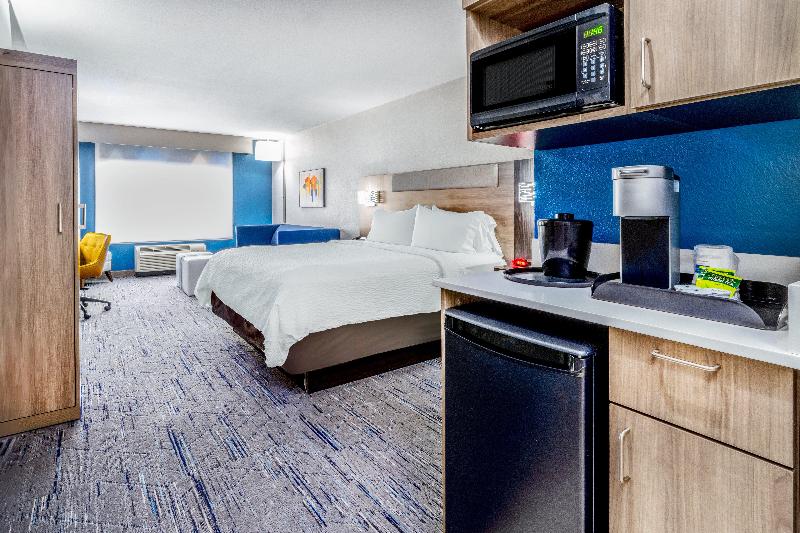 Holiday Inn Express and Suites Colorado Springs Fi image