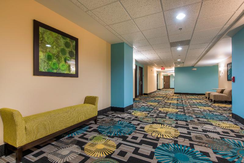 Holiday Inn Express Hotel and Suites Central COS image