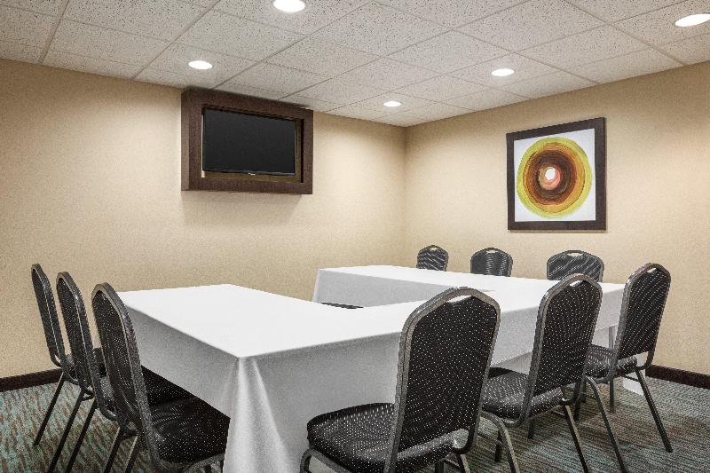 Holiday Inn Express Hotel and Suites Central COS image