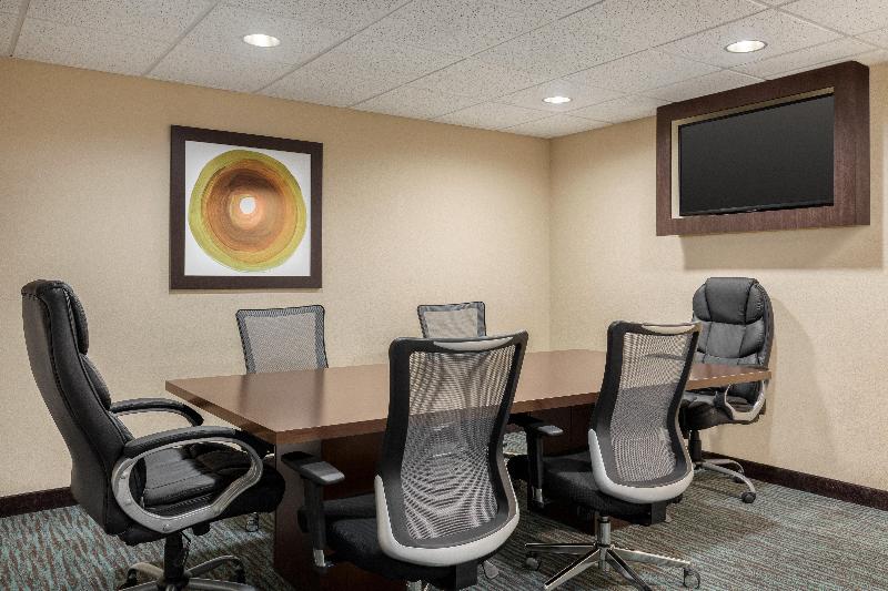Holiday Inn Express Hotel and Suites Central COS image