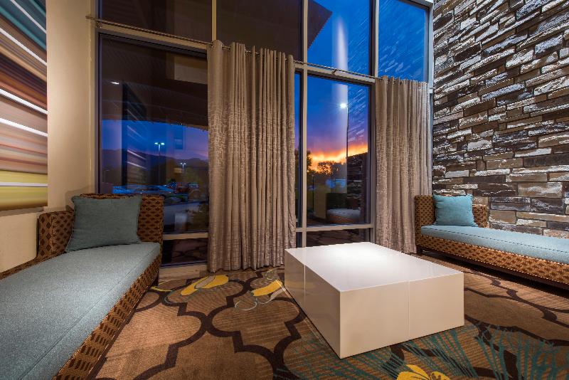 Holiday Inn Express Hotel and Suites Central COS image