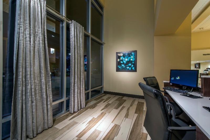 Holiday Inn Express Hotel and Suites Central COS image