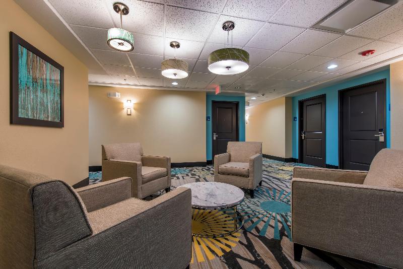 Holiday Inn Express Hotel and Suites Central COS image
