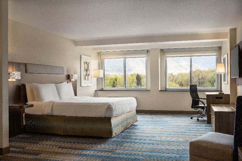 Holiday Inn Express Hotel and Suites Central COS image