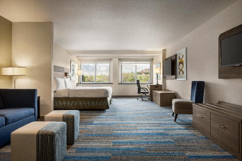 Holiday Inn Express Hotel and Suites Central COS image
