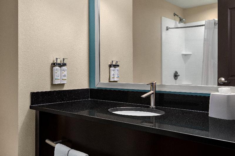 Holiday Inn Express Hotel and Suites Central COS image