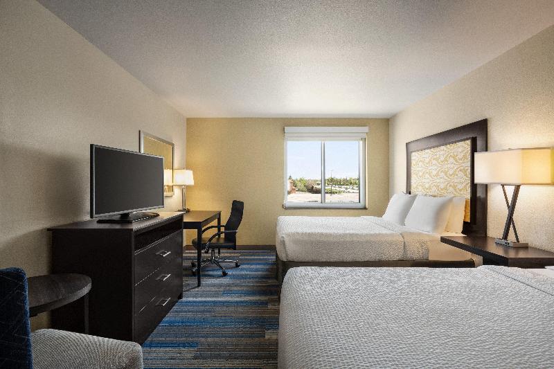 Holiday Inn Express Hotel and Suites Central COS image