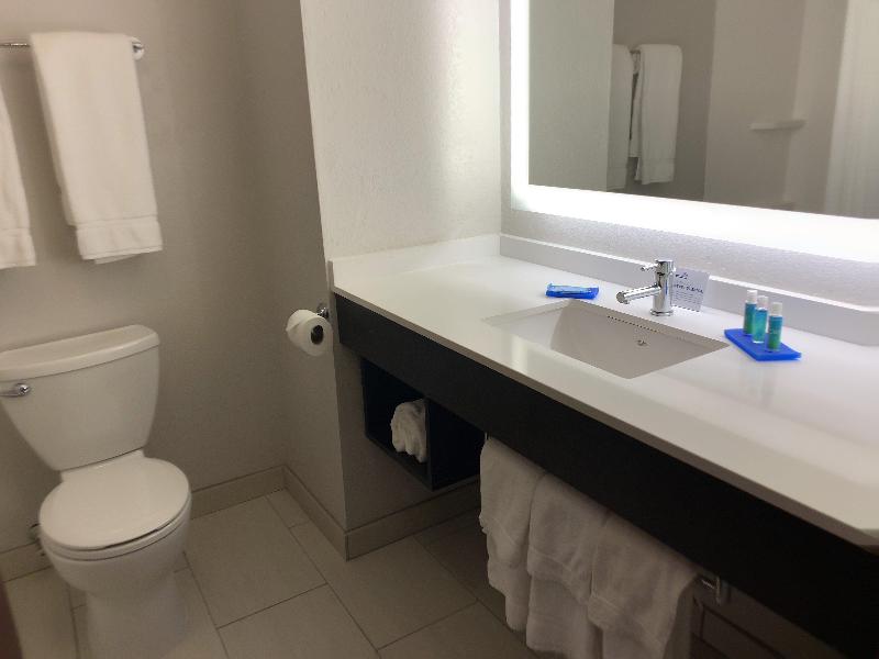 Holiday Inn Express and Suites Exmore Eastern Shor image