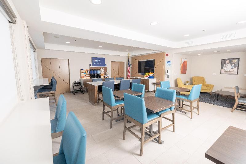 Holiday Inn Express & Suites Frackville By IHG image