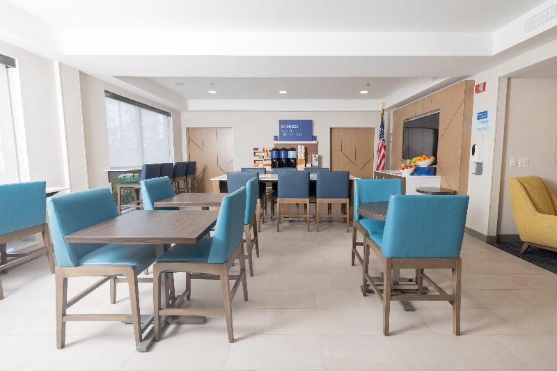 Holiday Inn Express & Suites Frackville By IHG image