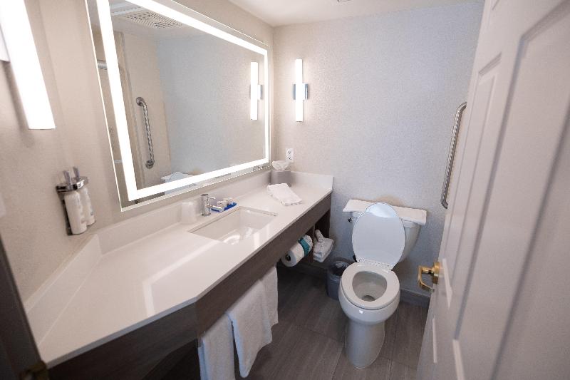 Holiday Inn Express & Suites Frackville By IHG image