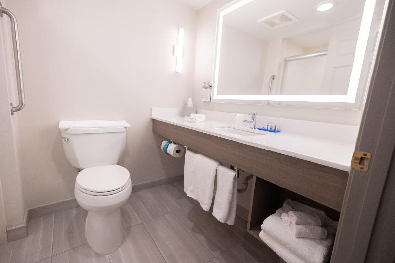 Holiday Inn Express & Suites Frackville By IHG image
