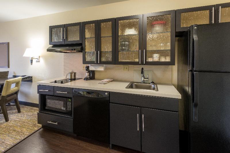 Candlewood Suites Midwest City image