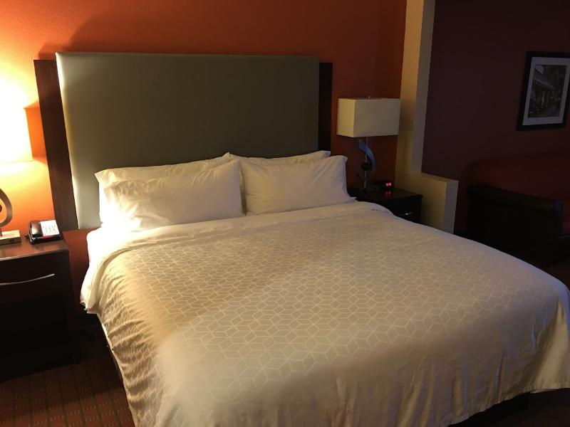 Holiday Inn Express and Suites Laurinburg image