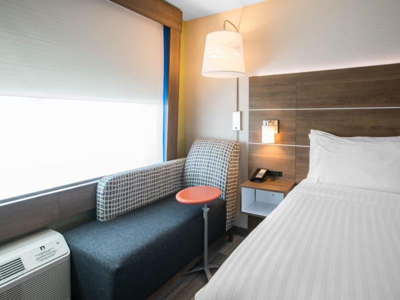 Holiday Inn Express & Suites Ludington By IHG image