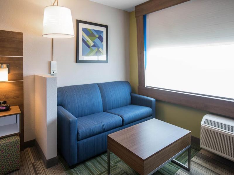 Holiday Inn Express & Suites Ludington By IHG image