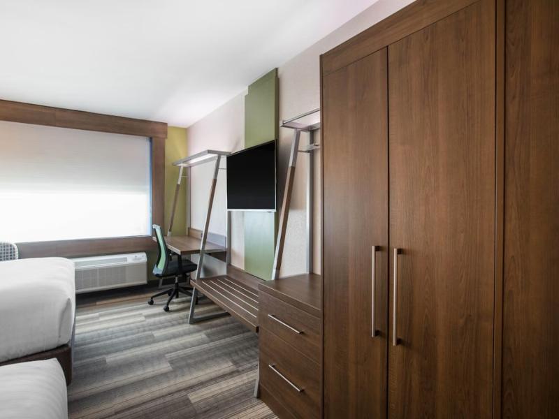 Holiday Inn Express & Suites Ludington By IHG image