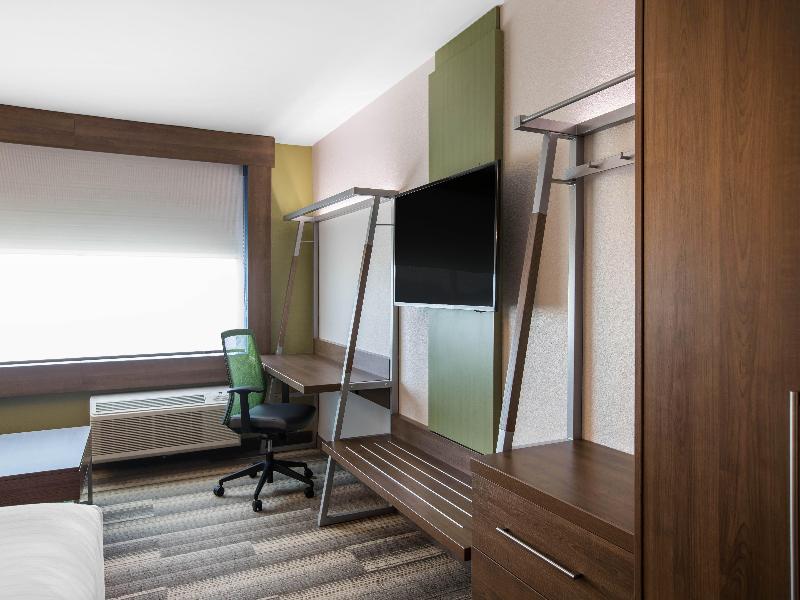 Holiday Inn Express & Suites Ludington By IHG image