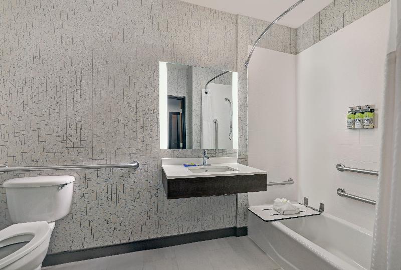 Holiday Inn Express & Suites Newport By IHG photo 24