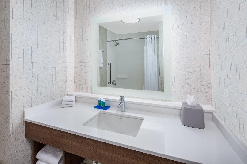 Holiday Inn Express & Suites Ontario Airport IHG photo 12