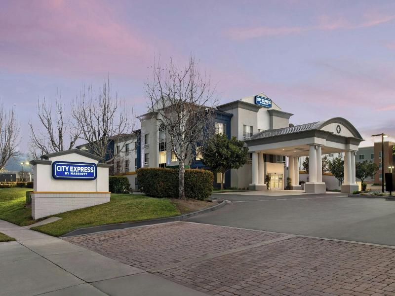 Holiday Inn Express and Suites Ontario Airport Mil image