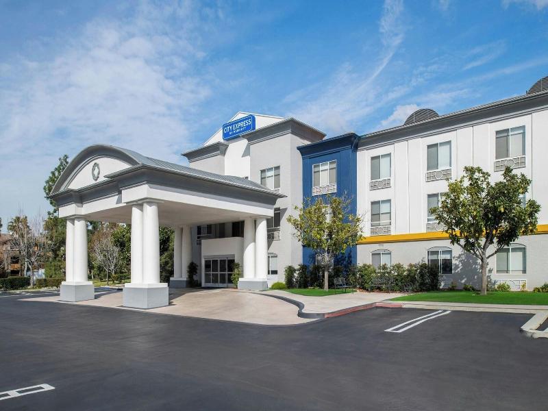 Holiday Inn Express and Suites Ontario Airport Mil image