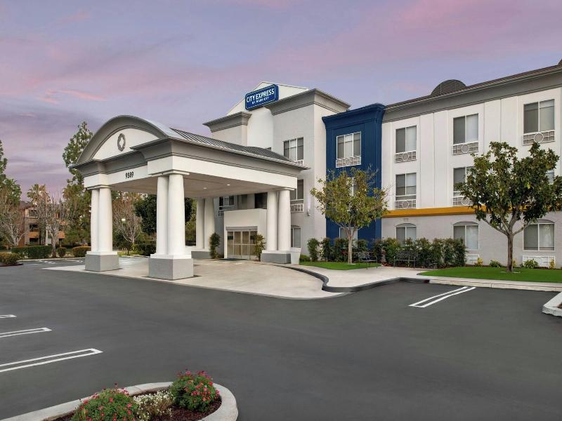 Holiday Inn Express and Suites Ontario Airport Mil image