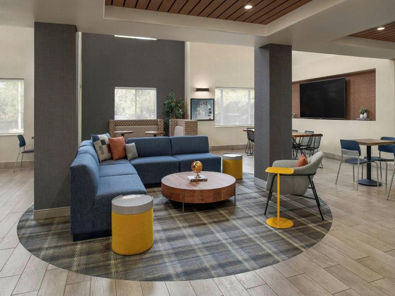 Holiday Inn Express and Suites Ontario Airport Mil image