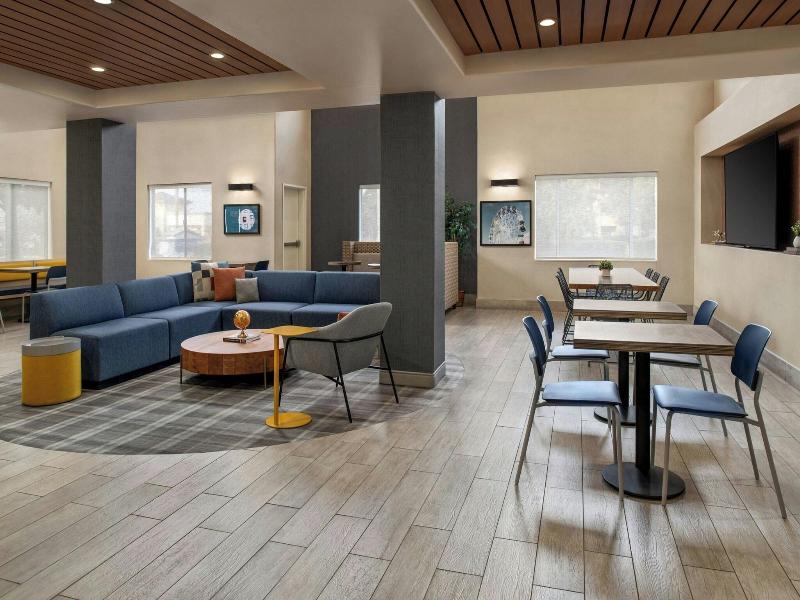Holiday Inn Express and Suites Ontario Airport Mil image