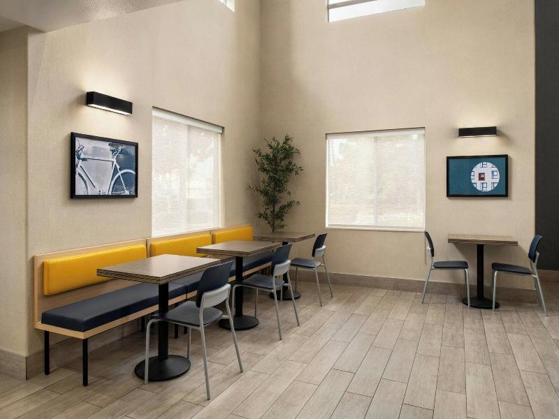 Holiday Inn Express and Suites Ontario Airport Mil image