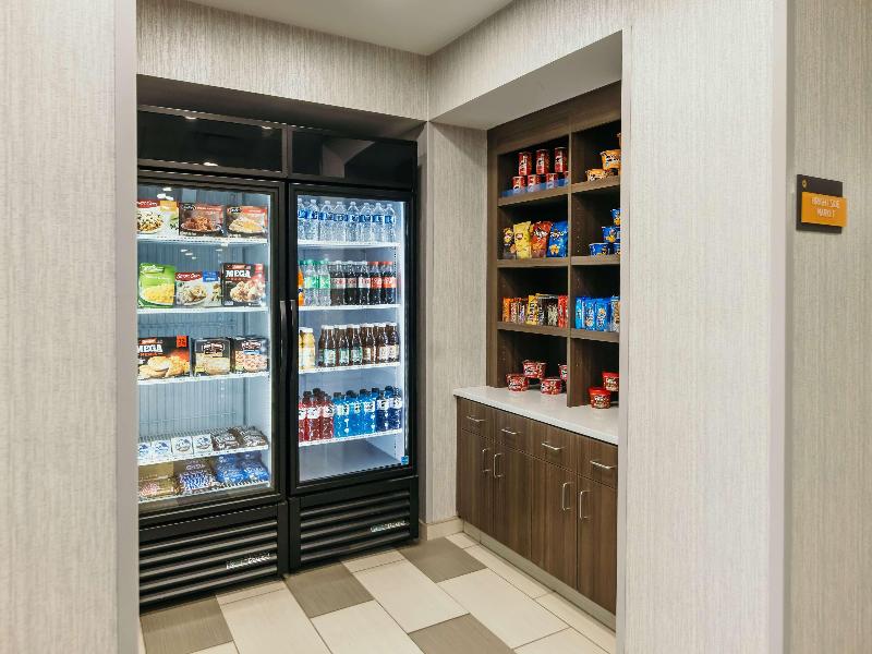 La Quinta Inn & Suites by Wyndham Ankeny IA / Des