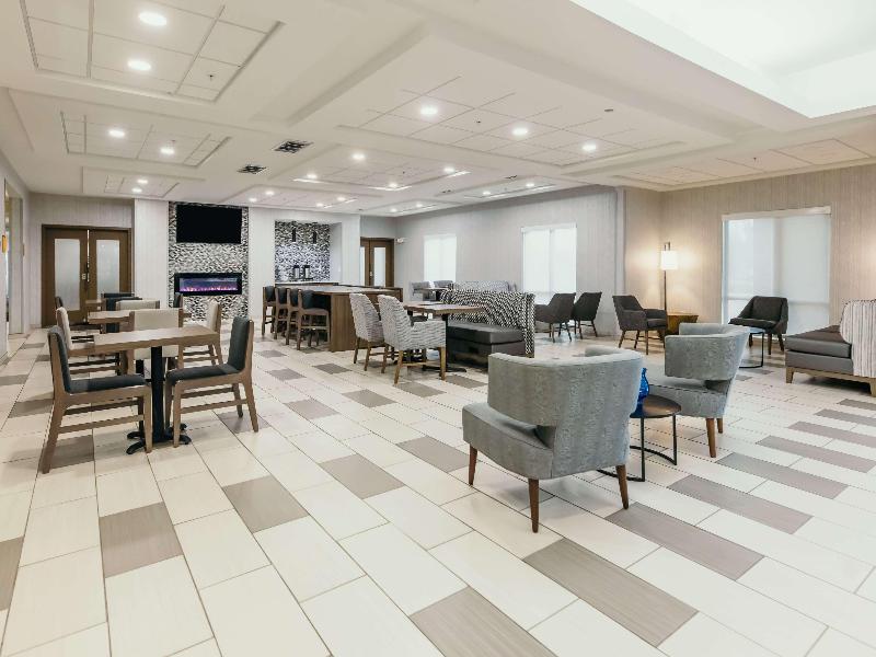 La Quinta Inn & Suites by Wyndham Ankeny IA / Des