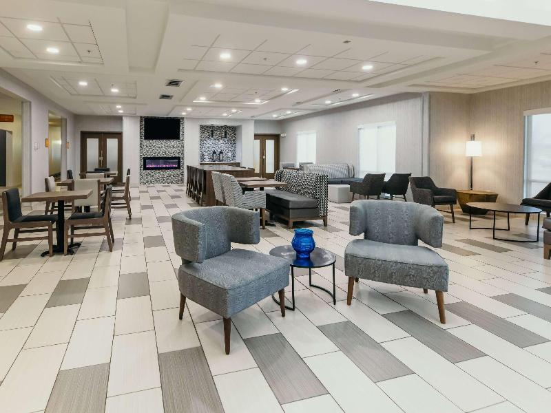 La Quinta Inn & Suites by Wyndham Ankeny IA / Des