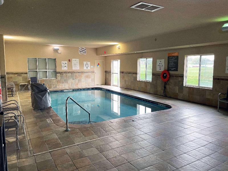 La Quinta Inn & Suites by Wyndham Ankeny IA / Des
