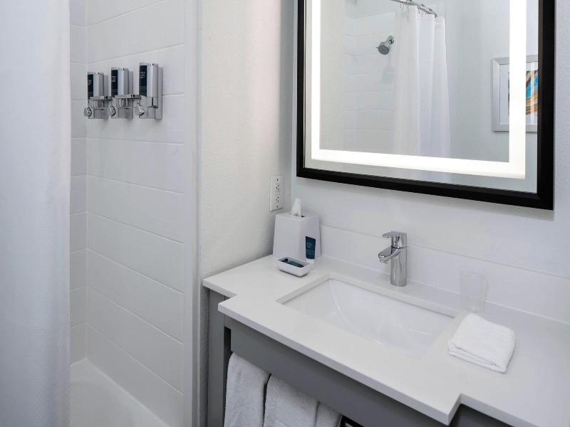 Four Points by Sheraton Arlington image